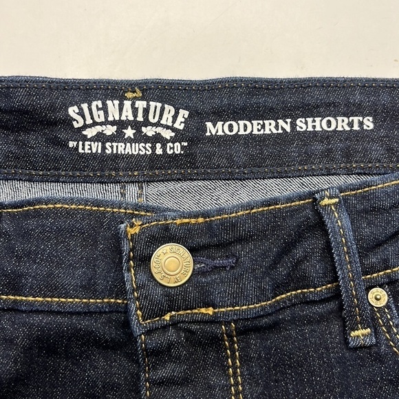 Signature By Levi Strauss Modern Shorts Mid Rise Size 8 - Picture 8 of 16